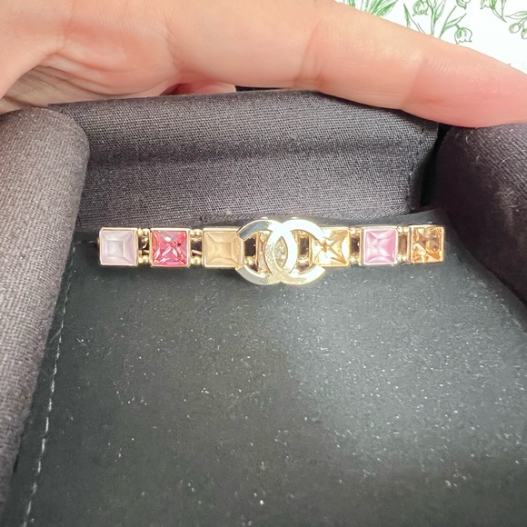 Brandnew （never used） Chanel hair clip - Picture 2 of 3